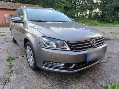 Braun Gebraucht 2013 VW Passat Kombi | 6.900 € (Guter Preis)