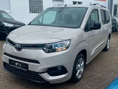 Gebraucht Toyota Proace Verso City 131 PS (96 kW) 2022 Marble silver Kombi