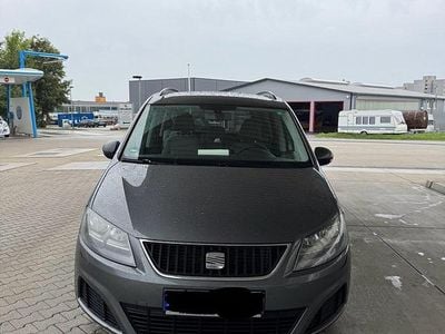 Grau Gebraucht 2012 Seat Alhambra Van / Kleinbus | 7.999 €