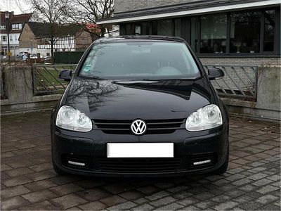 Schwarz Gebraucht 2004 VW Golf Limousine | 2.150 €