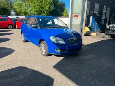 Gebraucht Skoda Fabia 60 PS (44 kW) 2009 Blau Limousine