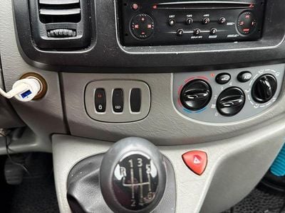 Blau Gebraucht 2009 Renault Traffic Van / Kleinbus | 4.399 €