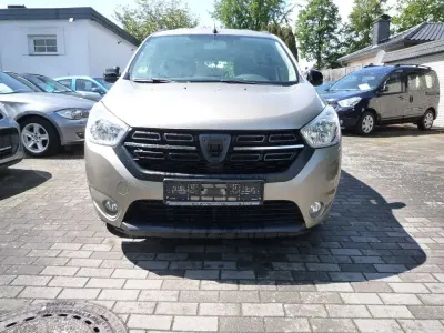 Gebraucht Dacia Lodgy Comfort 102 PS (75 kW) 2020 Gold Van / Kleinbus