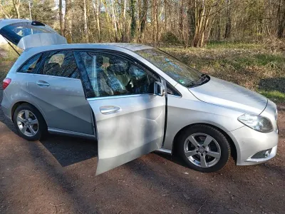 Używany Mercedes B180 122 KM (89 kW) 2013 Srebrny Minivan