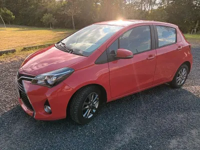 Gebraucht Toyota Yaris Comfort 99 PS (72 kW) 2016 Rot Limousine