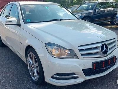 Gebraucht Mercedes C180 Avantgarde 156 PS (114 kW) 2011 Weiß Limousine