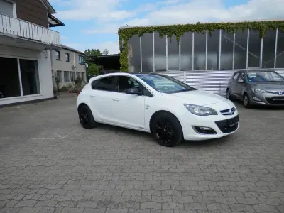 Używany Opel Astra Active 140 KM (102 kW) 2013 Biały Sedan/Limuzyna