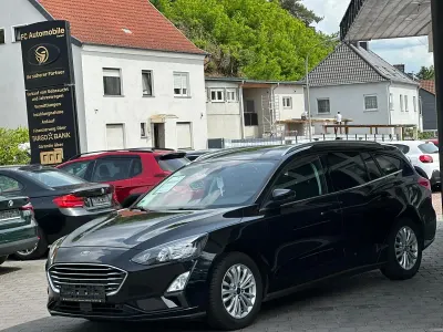 Käytetty Ford Focus Titanium 120 HP (88 kW) 2020 Musta Farmari