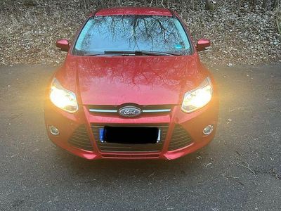 Gebraucht Ford Focus Titanium 125 PS (91 kW) 2011 Rot Limousine