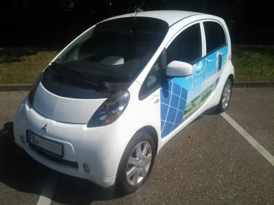 Gebraucht Mitsubishi i-MiEV 49 kW (67 PS) 2011 Weiß Kleinwagen
