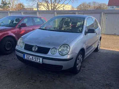 Używany VW Polo Basis 64 KM (47 kW) 2004 Srebrny Hatchback
