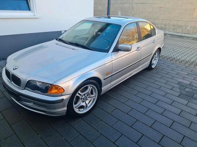 BMW 323
