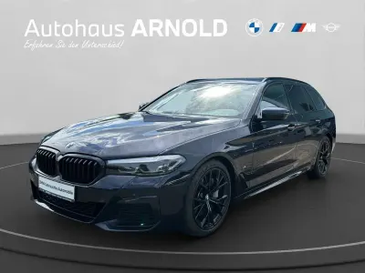Gebraucht BMW 530 M Sport 286 PS (210 kW) 2023 M carbonschwarz Kombi