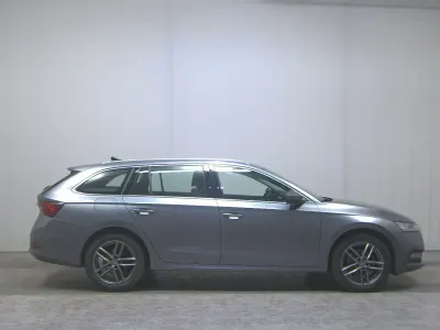 Używany Skoda Octavia Style 150 KM (110 kW) 2022 Szary Kombi
