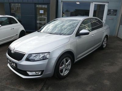 Silber Gebraucht 2015 Skoda Octavia Limousine | 5.990 € (Fairer Preis)