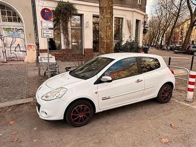 Gebraucht Renault Clio III 75 PS (55 kW) 2014 Weiß Kleinwagen