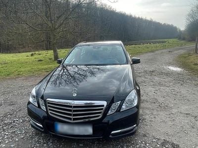 Second-hand Mercedes E250 212 CP (155 kW) 2011 Negru Berlinǎ