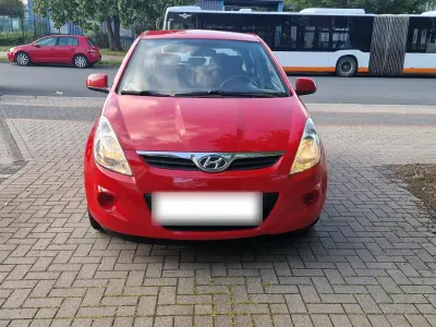 Gebraucht Hyundai i20 Comfort 101 PS (74 kW) 2009 Rot Kleinwagen