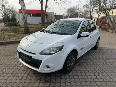 Gebraucht Renault Clio II Dynamique 75 PS (55 kW) 2009 Weiß Limousine