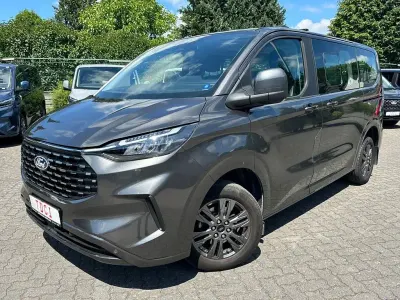 Gebraucht Ford Tourneo Titanium 150 PS (110 kW) 2025 Magneticgrau (metallic) Van / Kleinbus