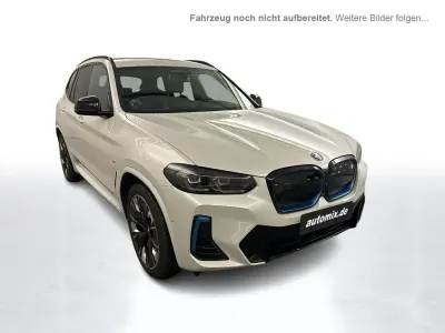 Gebraucht BMW iX3 Impressive 210 kW (286 PS) 2022 Mineralweiss metallic SUV