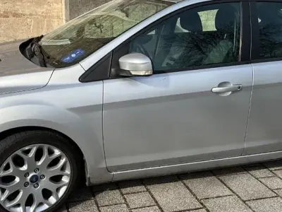 Gebraucht Ford Focus Style 101 PS (74 kW) 2009 Silber Limousine