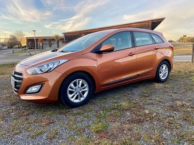 Gebraucht Hyundai i30 Classic 120 PS (88 kW) 2017 Orange caramel / met Kombi