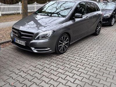 Usata Mercedes B180 122 CV (89 kW) 2013 Nero Monovolume