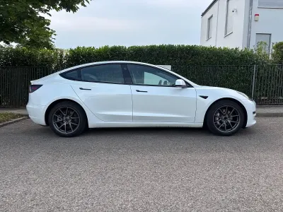 Gebraucht Tesla Model 3 Standard Range Plus 239 kW (325 PS) 2021 Weiß Limousine