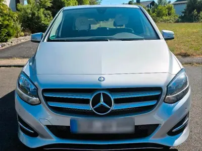Gebraucht Mercedes B180 122 PS (89 kW) 2017 Silber Kleinwagen