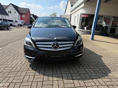 Gebraucht Mercedes B180 109 PS (80 kW) 2013 Schwarz Kleinwagen