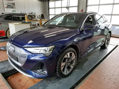 Usata Audi e-tron S-Line 300 kW (408 CV) 2022 Blu SUV