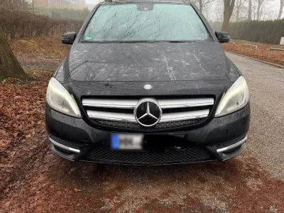 Gebraucht Mercedes B200 158 PS (116 kW) 2014 Schwarz Kleinwagen
