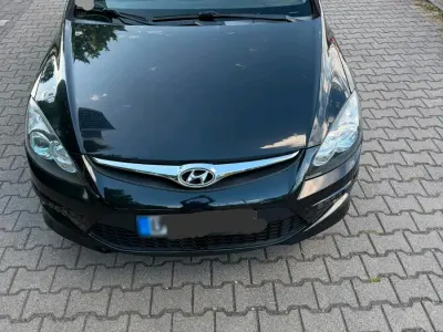 Gebraucht Hyundai i30 105 PS (77 kW) 2011 Schwarz Kleinwagen