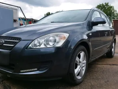 Gebraucht Kia Ceed 109 PS (80 kW) 2010 Grau Kleinwagen