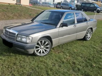 Gebraucht Mercedes 190 136 PS (100 kW) 1988 Gold Limousine