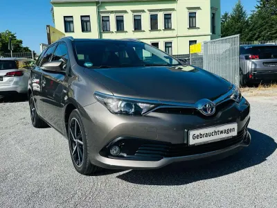 Gebraucht Toyota Auris Hybrid Edition-S 99 PS (72 kW) 2017 Gray metallic Kombi
