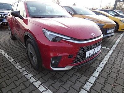 Neu Lexus LBX 136 PS (100 kW) 2026 Rot SUV
