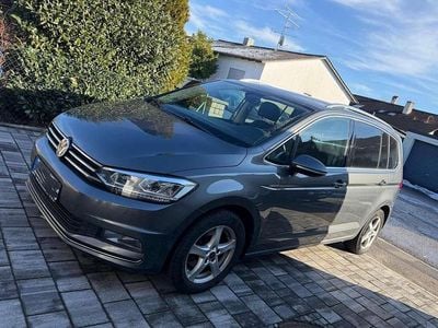 Grau Gebraucht 2016 VW Touran Highline Van / Kleinbus | 12.900 € (Guter Preis)