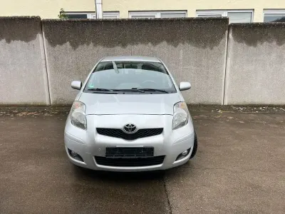 Gebraucht Toyota Yaris Life 101 PS (74 kW) 2010 Silber Kleinwagen
