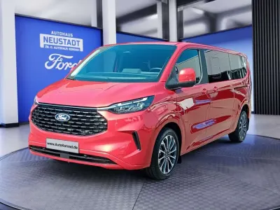 Gebraucht Ford Tourneo Titanium 170 PS (125 kW) 2025 Rot Van / Kleinbus
