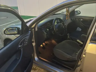 Gebraucht Ford Focus 101 PS (74 kW) 2003 Beige Limousine
