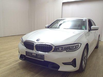 Gebraucht BMW 320 Sport Line 190 PS (139 kW) 2021 Weiss Limousine