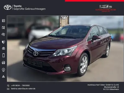 Gebraucht Toyota Avensis Life 147 PS (108 kW) 2013 Rot Kombi