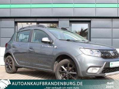 Gebraucht Dacia Sandero Celebration 90 PS (66 kW) 2018 Grau Limousine