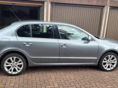 Używany Skoda Superb 160 KM (117 kW) 2009 Srebrny Sedan/Limuzyna