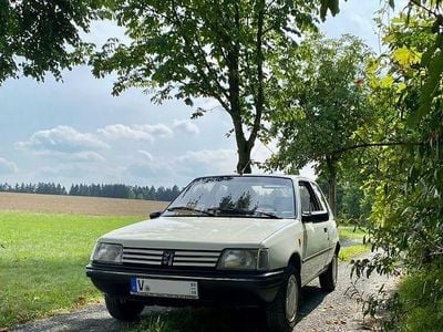 Gebraucht Peugeot 205 75 PS (55 kW) 1992 Weiß Limousine