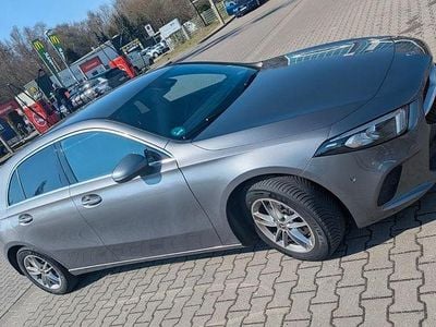 Gebraucht Mercedes A180 136 PS (100 kW) 2019 Grau Limousine
