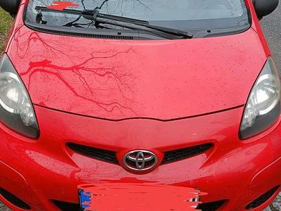 Gebraucht Toyota Aygo 68 PS (50 kW) 2010 Rot Kleinwagen