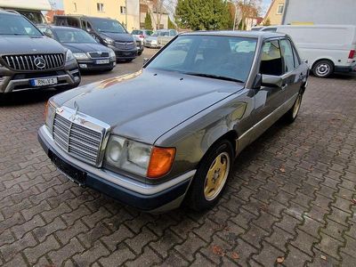 Gebraucht Mercedes E200 118 PS (86 kW) 1991 Braun Limousine